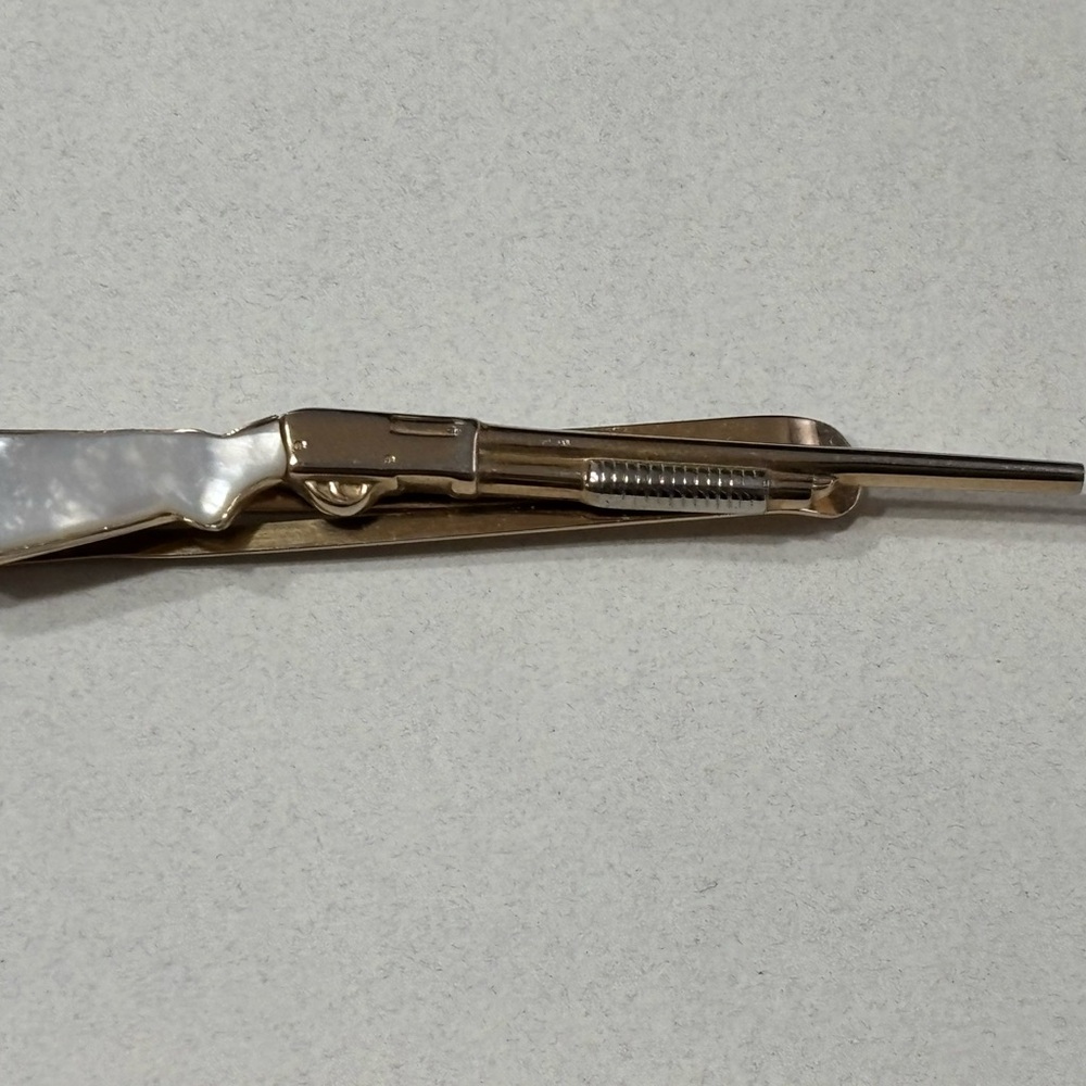 Vintage Gold and Pearl Rifle Tie Clip